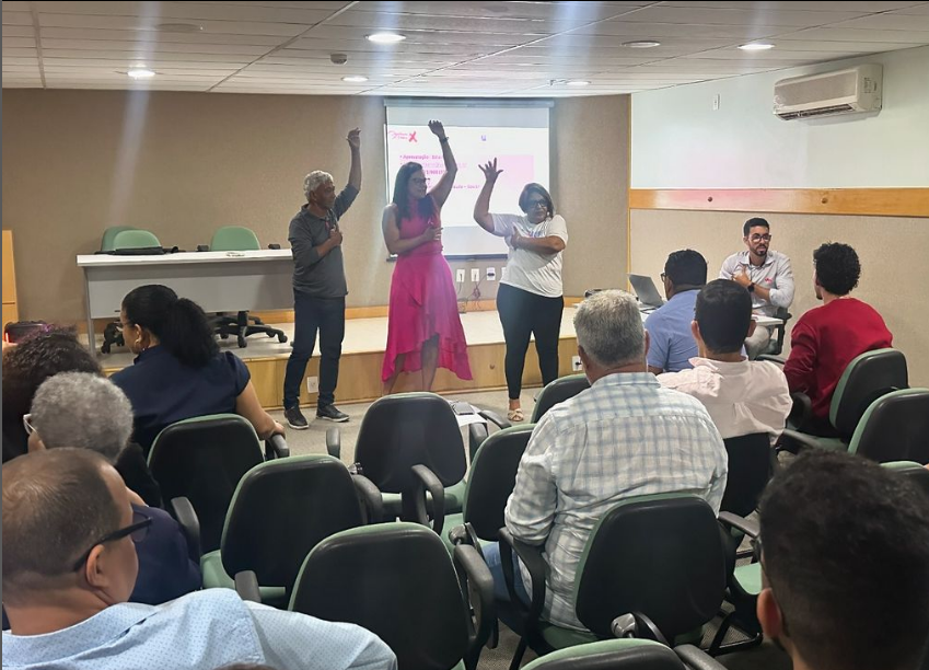 Secretaria de SaÃºde do Sinttel Bahia realiza palestra  Outubro Rosa